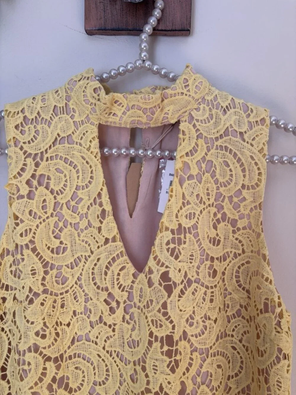 NWT Blu Pepper Womens Size Medium Yellow Lace Shift Dress Sleeveless